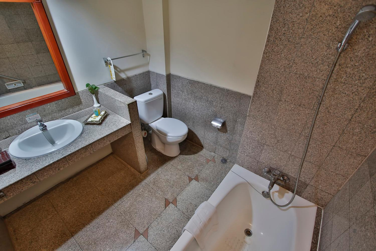 Bathroom 10