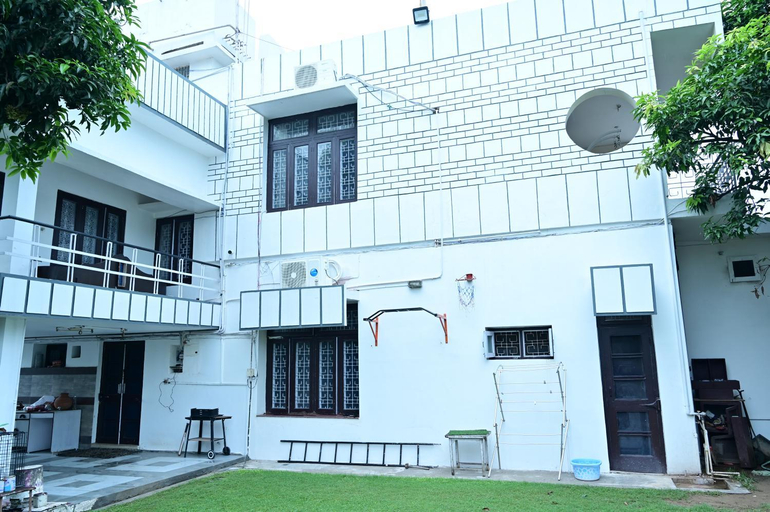 Exterior 11