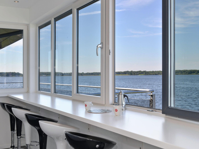 Others 4, Modern Escape by the Marina, Noord-Beveland