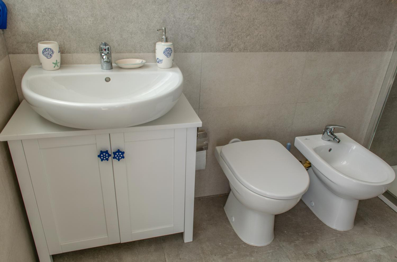 Bathroom 2, MarieRose House Sferracavallo, Palermo
