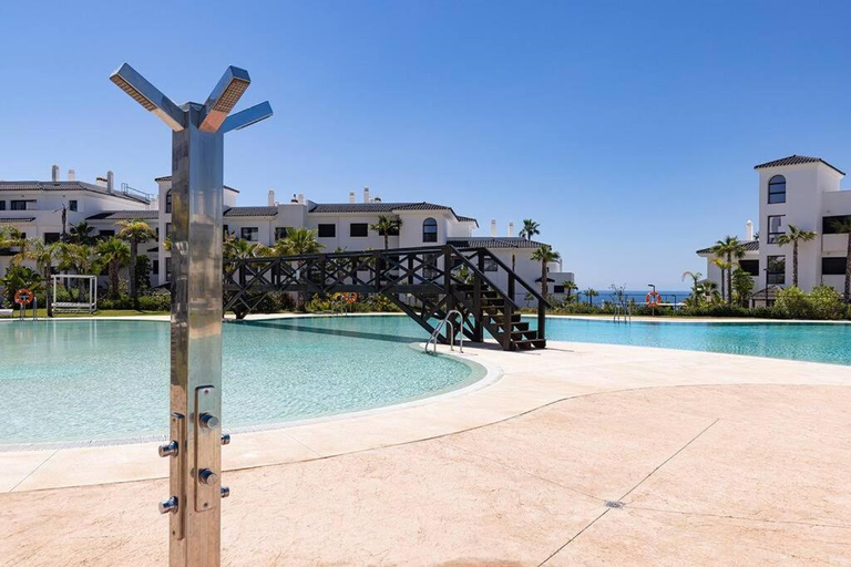 4, Ground floor 4 Bedroom Apartment @ Estepona Hills!, Málaga