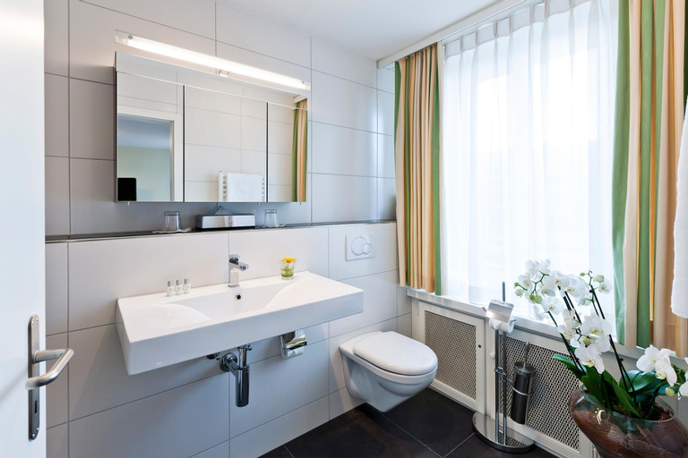 Bathroom 10