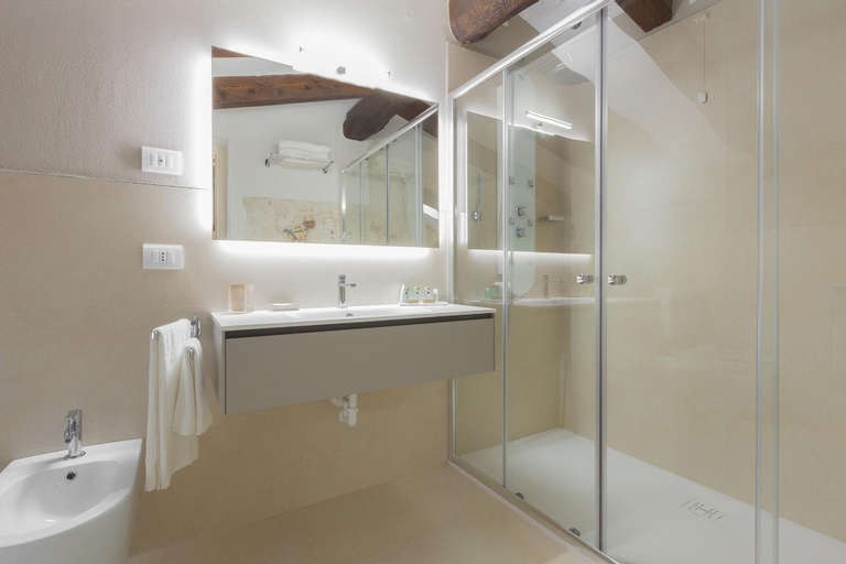 Bathroom 9