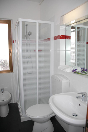 Bathroom 3, Villaggio Los Nidos, Udine