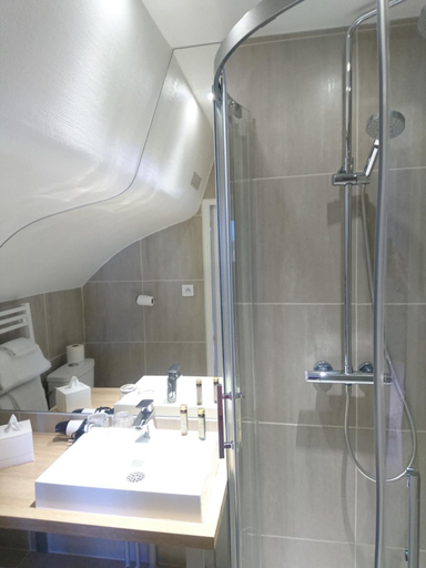 Bathroom 12