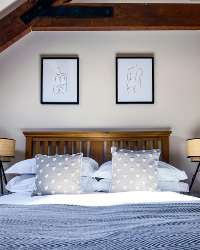 Bedroom, The Kings Arms, Somerset