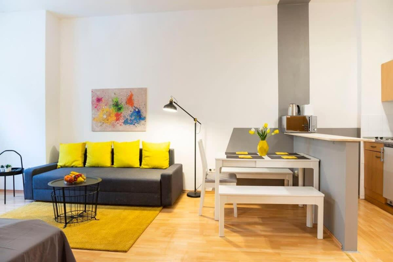 Others 3, Cozy 2 room apartment next to Hermannstraße, Berlin