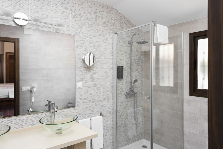Bathroom 3, APARTAMENTOS CORTIJO FONTANILLA, Cádiz