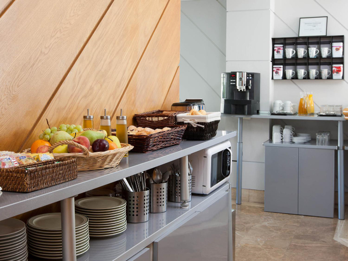 Food & Drinks 4, Apartamentos Turisticos Th Aravaca, Madrid