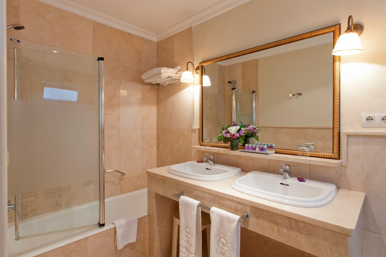 Bathroom 5, Hotel Doña Maria, Sevilla