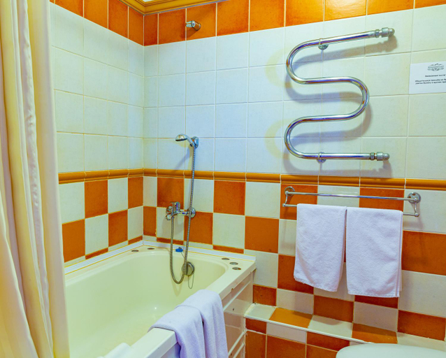 Bathroom 5, Park Hotel Kokshetau, Shuchinskiy