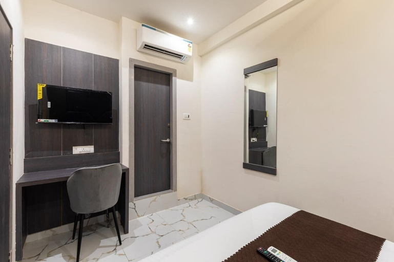 Bedroom 4, Hotel Artilla Borivali, Mumbai Suburban