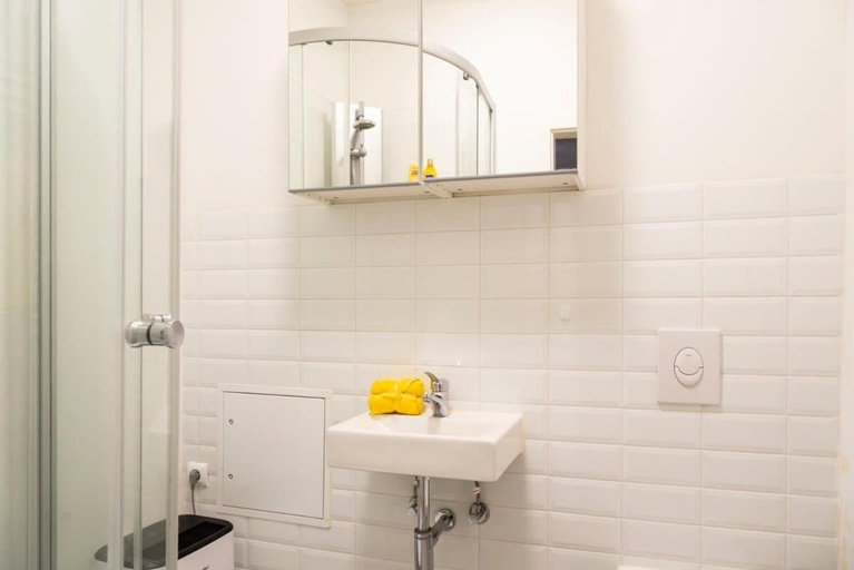 Bathroom, Cosy 2BR +A/C +Self Check-In +Street Parking, Berlin