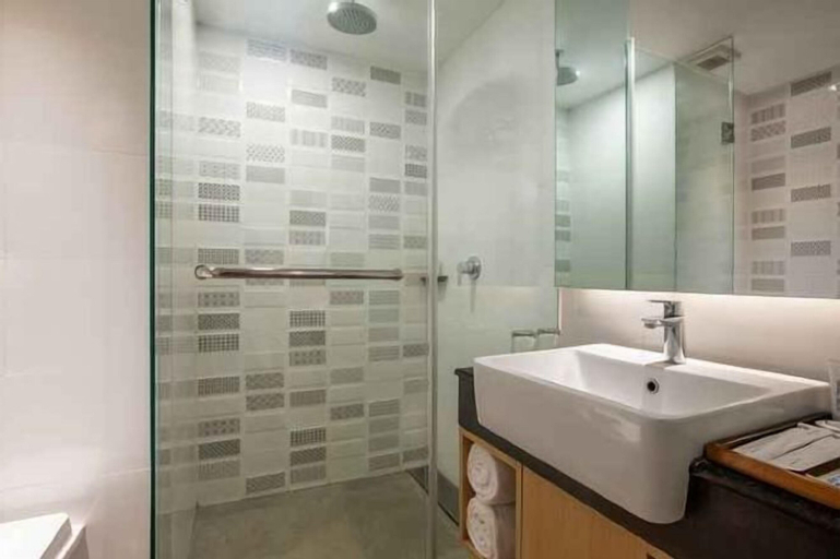 Bathroom 15