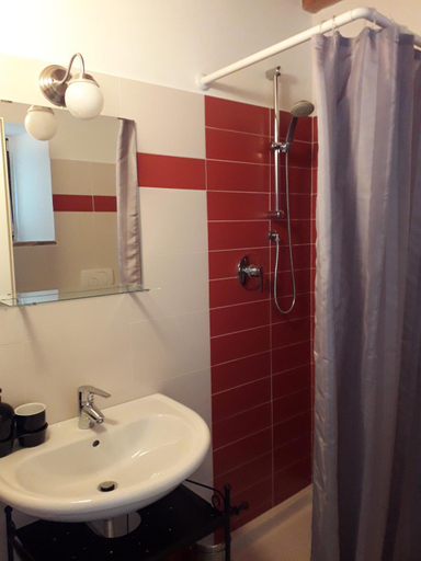 Bathroom 3, LA TANA DEL PICCHIO, Parma