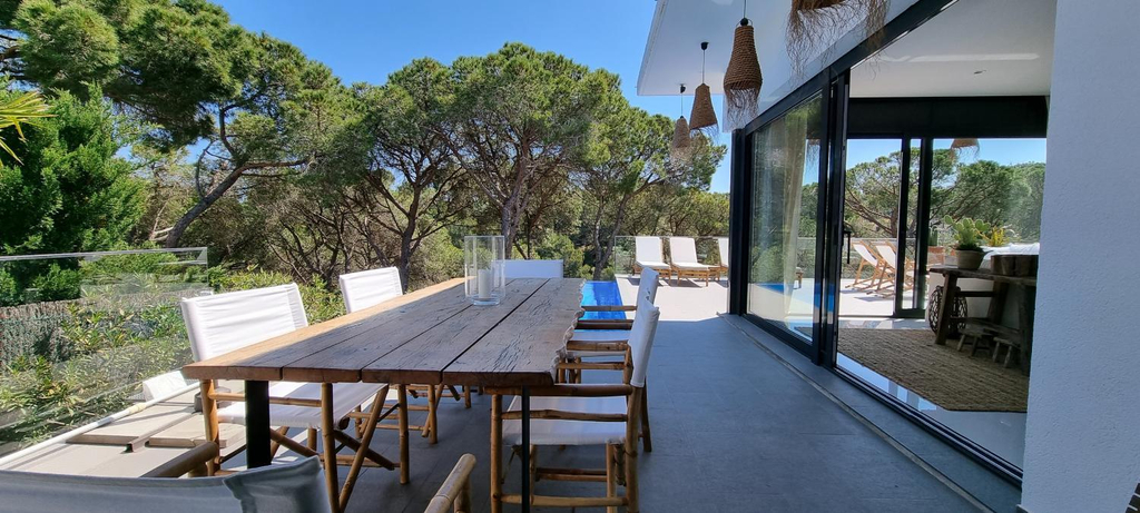Others 3, Casa Blanca, Girona
