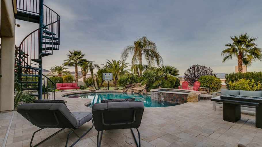 Sport & Beauty 4, Luxury Contemporary Sanctuary w/ Pool and Views!, Maricopa