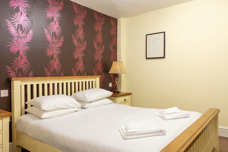 Bedroom 2, NEW INN HOTEL, Gloucestershire