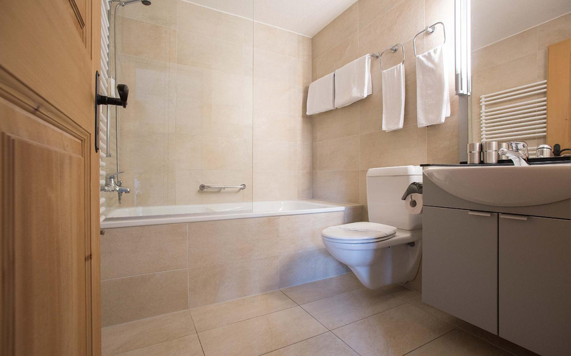 Bathroom 4, Hotel Kernen, Saanen