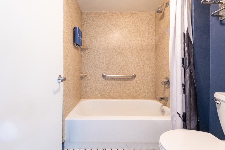 Bathroom 19