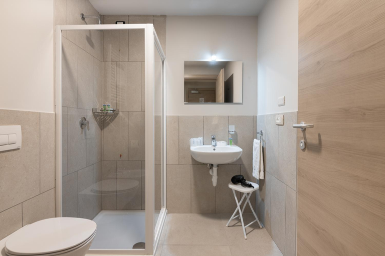 Bathroom 4, Camplus Regio Parco, Torino