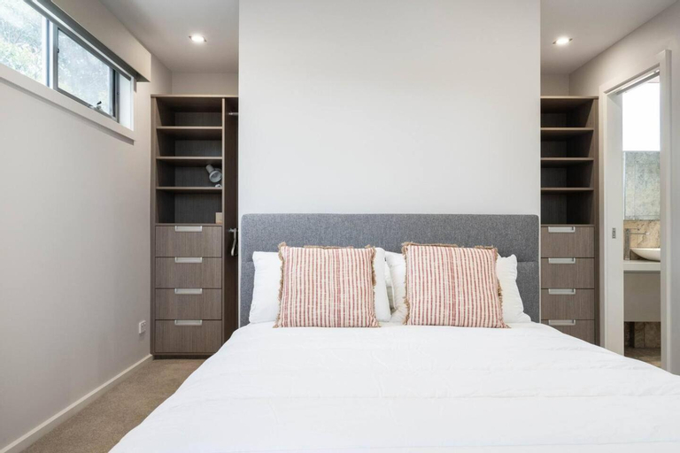 Bedroom 4, Foreshore Retreat - Beachside Convenience for Groups, Mornington P'sula - South