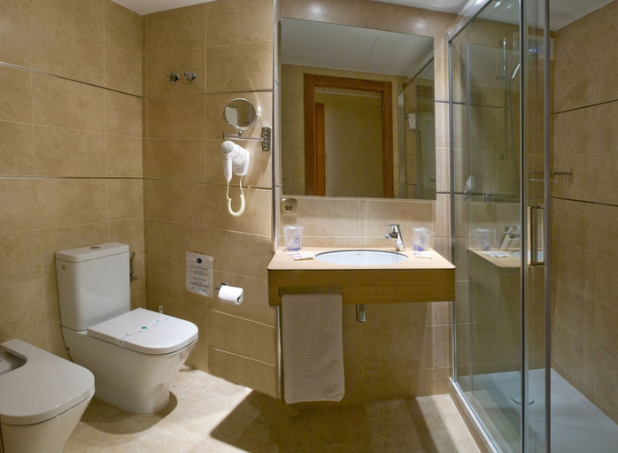 Bathroom 4, Helios, Girona