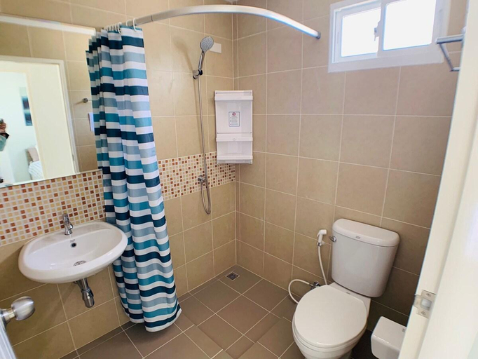 Bathroom, La Vallee Village Town 80/172, Hua Hin
