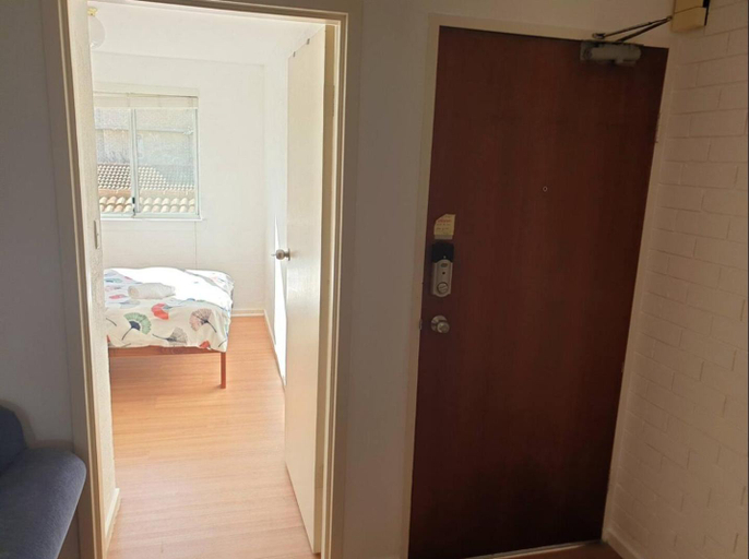 Others 2, Dana-Private Room in a 3-Bedroom Apartment-3, Canberra