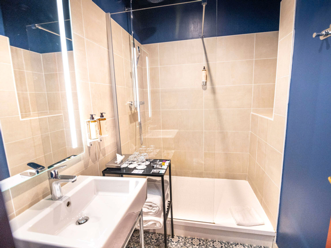 Bathroom 11