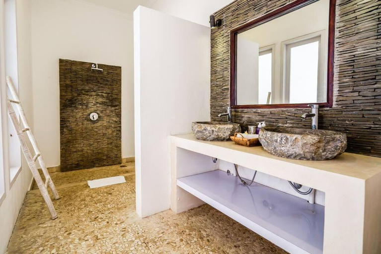 Bathroom 4, Spacious tropical 3BR pool villa, Badung