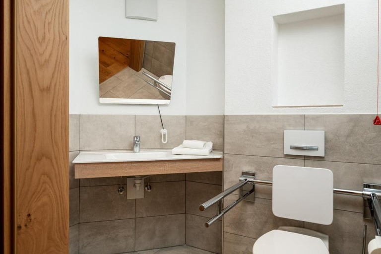 Bathroom 2, Dorfstube, Reutte
