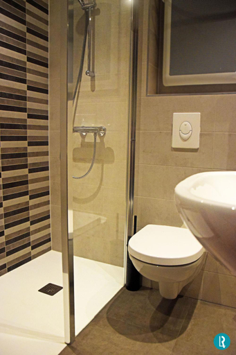 Bathroom 3, L'Hôtel des Bords de l'Ill, Bas-Rhin
