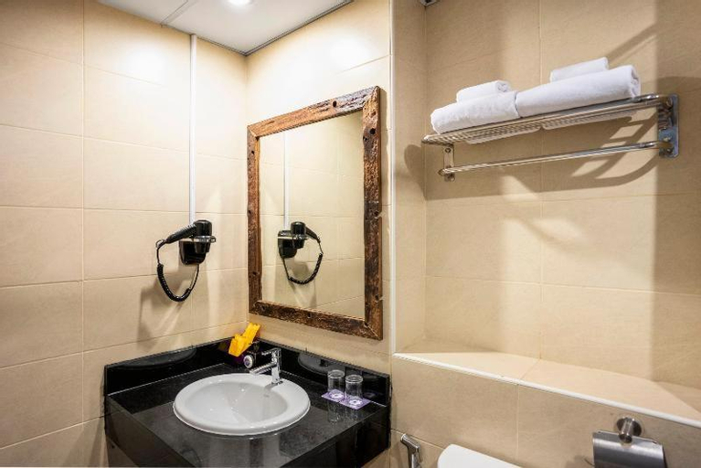 Bathroom 25