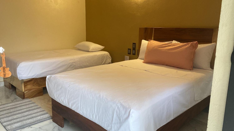 Bedroom 3, Guitarra Inn, Dist. Pochutla