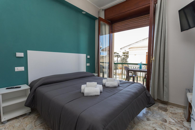 Bedroom 2, AD UN PASSO DAL MARE, Cosenza