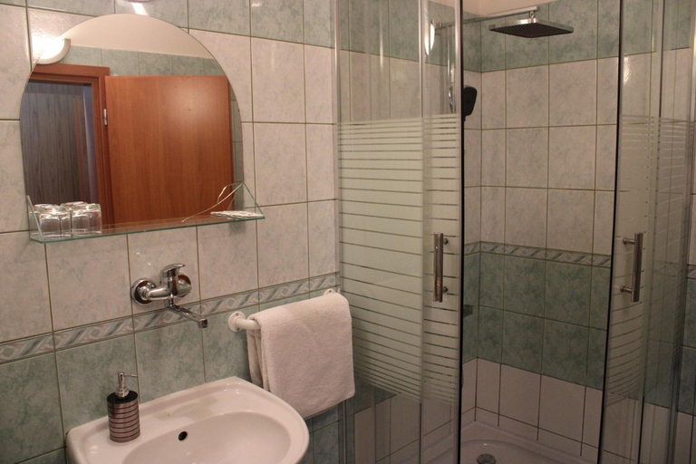 Bathroom 2, Hotel P7, Lucenec