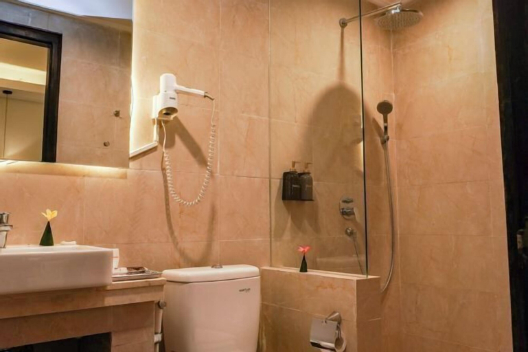 Bathroom 18