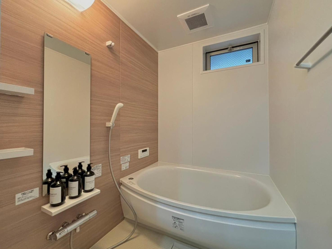 Bathroom 2, Neighbor's Hotel 楽々園, Hiroshima