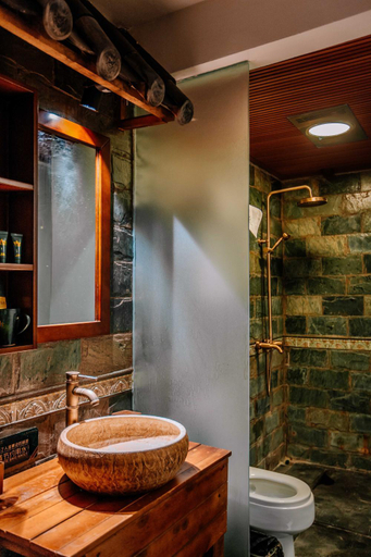 Bathroom 3, 26Life Yunnan ethnic creative Inn(Binjiangstore,Xishuangbanna), Xishuangbanna Dai
