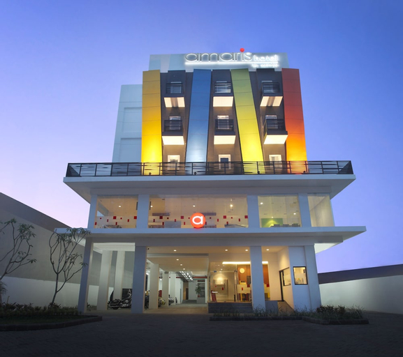 Exterior & Views 30