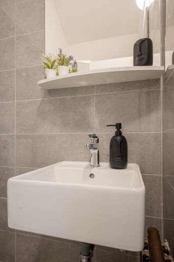 Bathroom 2, AMI apartments, Split