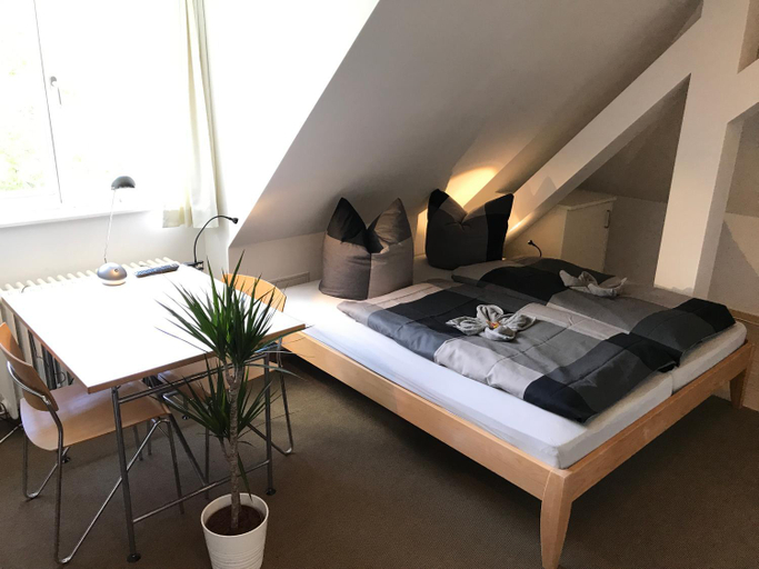 Bedroom 2, Ferienwohnungen und Apartmenthaus Halle Saale - Villa Mathilda, Halle (Saale)