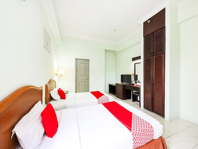 Bedroom 2, OYO 1007 Grand Supreme Hotel, Kuching