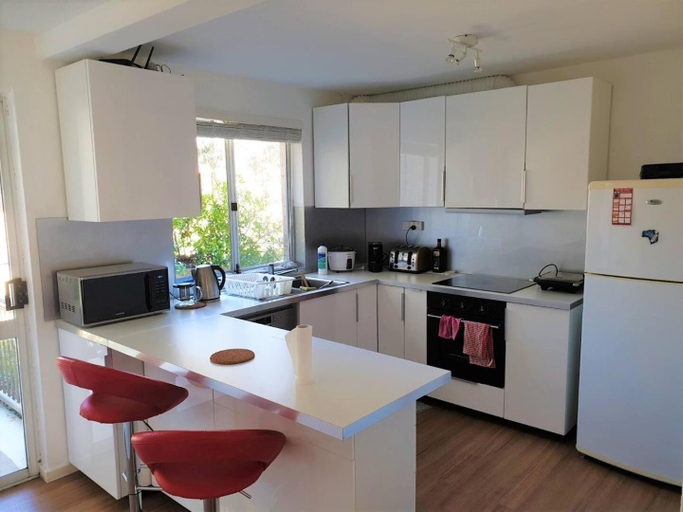 Others 5, Dana-Private Room in a 3-Bedroom Apartment-3, Canberra
