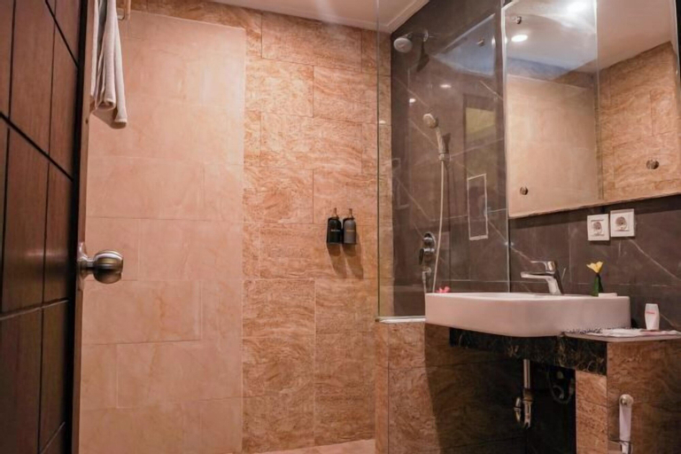 Bathroom 10