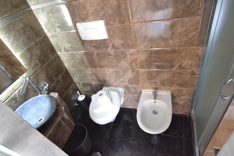 Bathroom 3, Glamour Spanish Steps, Rome
