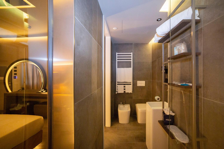 Bathroom 12