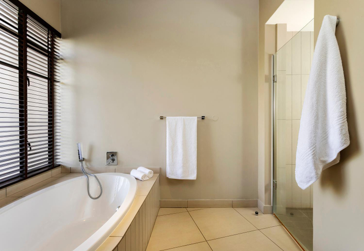 Bathroom 3, Sofala Lodge and Spa, Waterberg