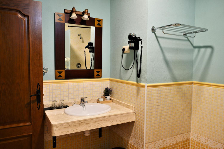 Bathroom 4, Alfajía de Antonio, Granada